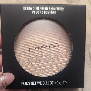 MAC Cosmetics Extra Dimension Skinfinish Highlighter - Show Gold